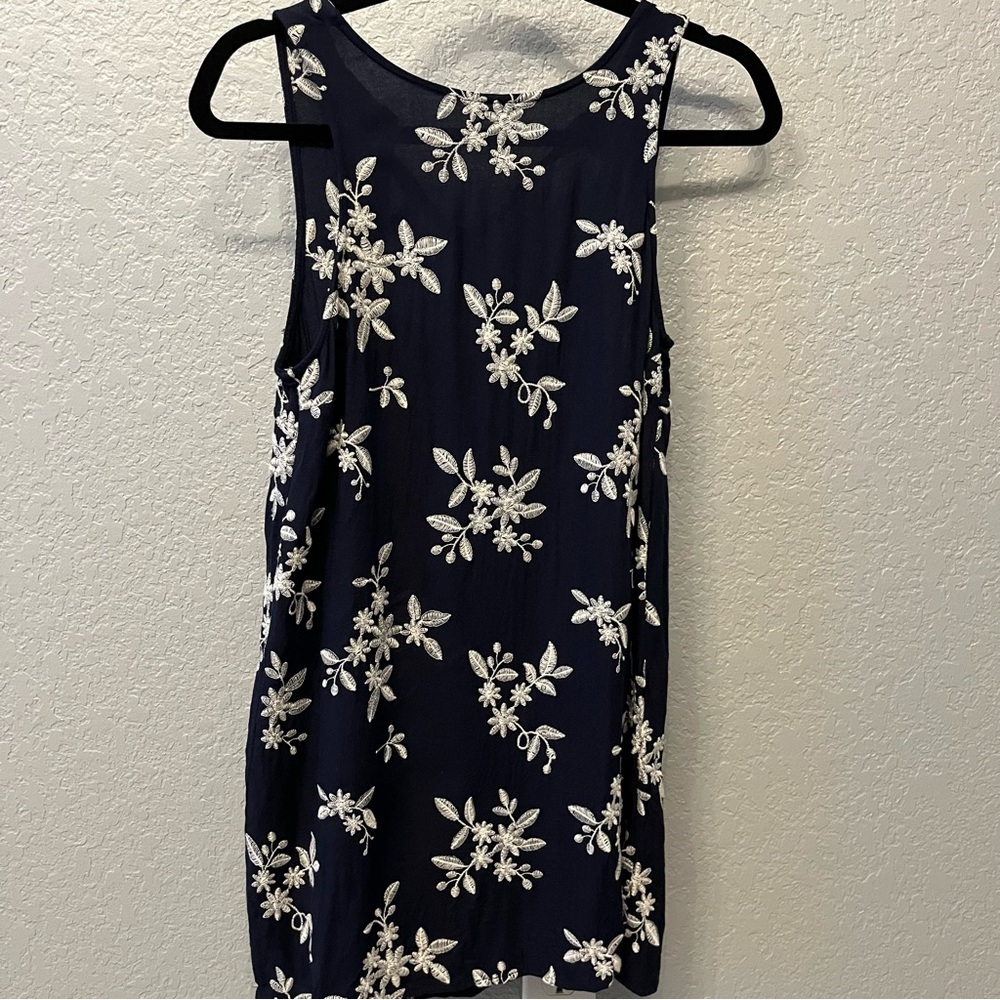Aeropostale Embroidered Floral Dress navy blue white Keyhole Back Tie Size M - Picture 2 of 10
